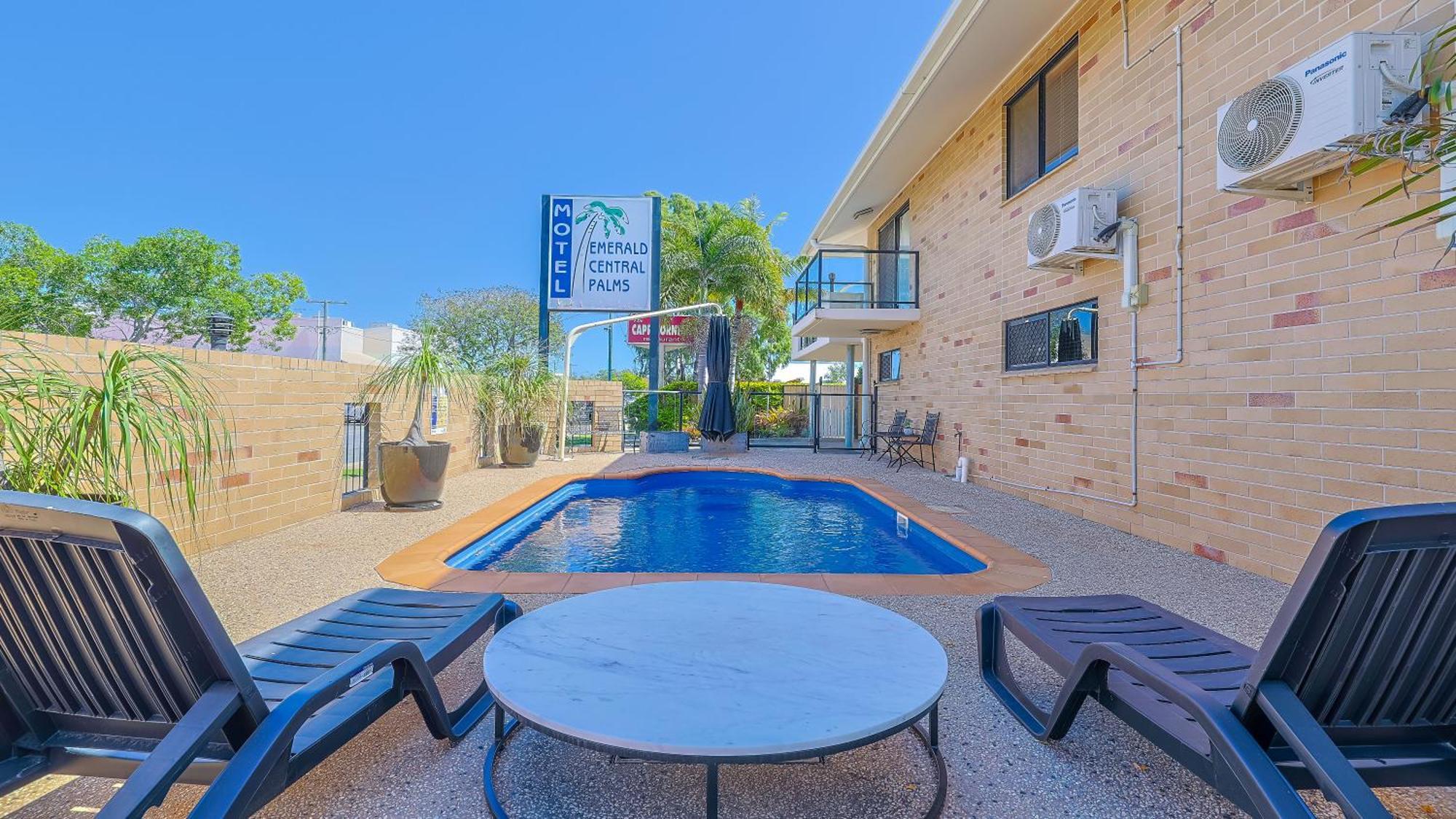Emerald Central Palms Motel 외부 사진