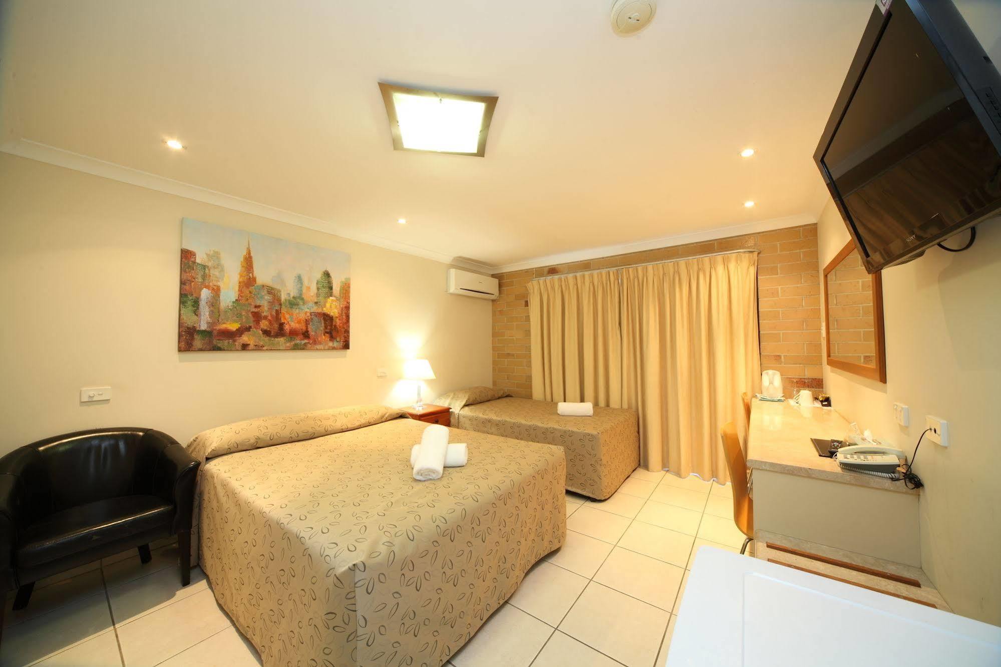Emerald Central Palms Motel 외부 사진